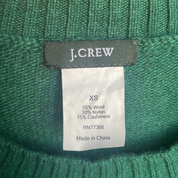 J. Crew Alexie Crewneck Sweater, Green, XS
Buttons on shoulder. Style #: 32805 - Picture 4 of 7